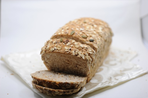 Whole wheat bread with 7-grain topping (loaf)